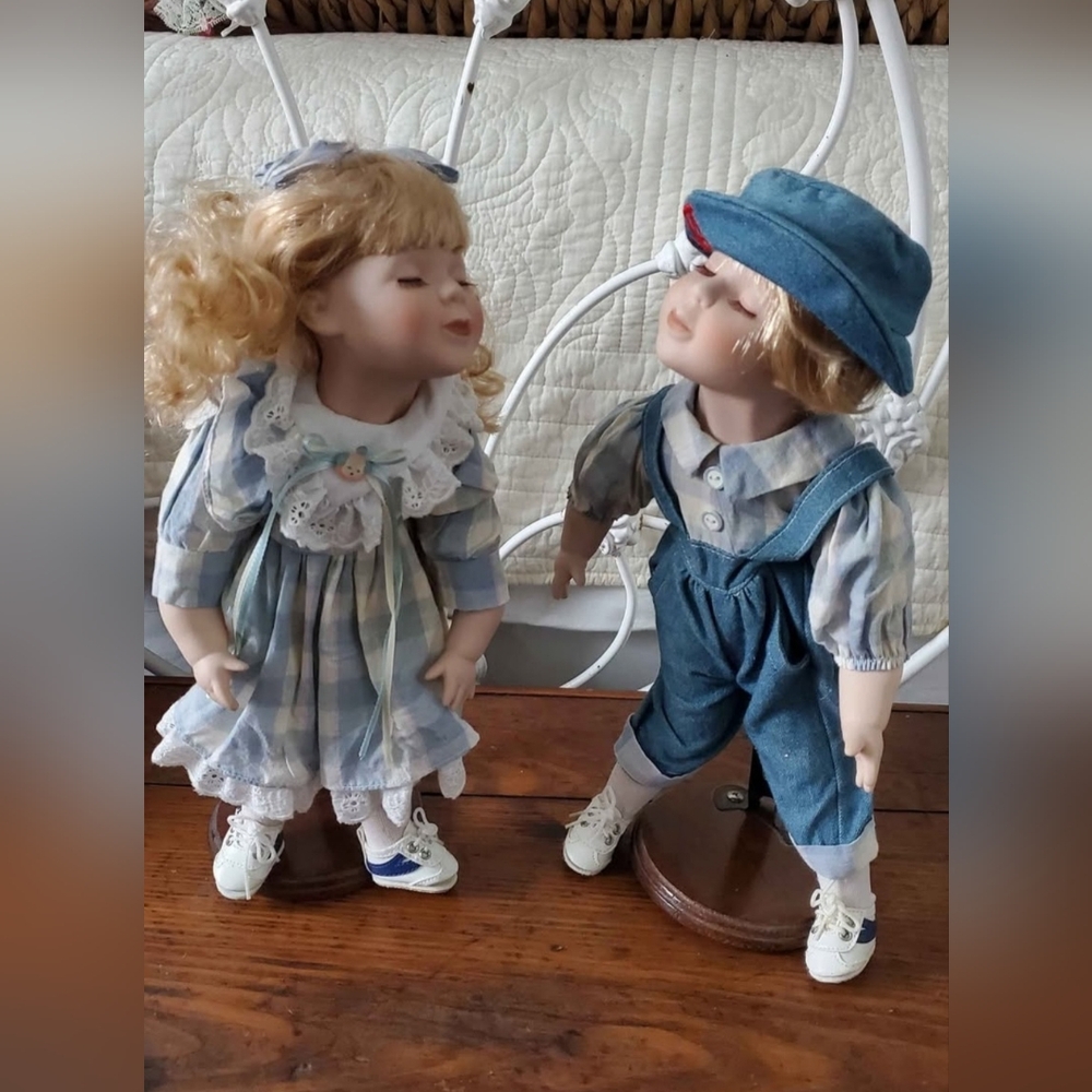 Early 1990s Porcelain Kissing Doll Set